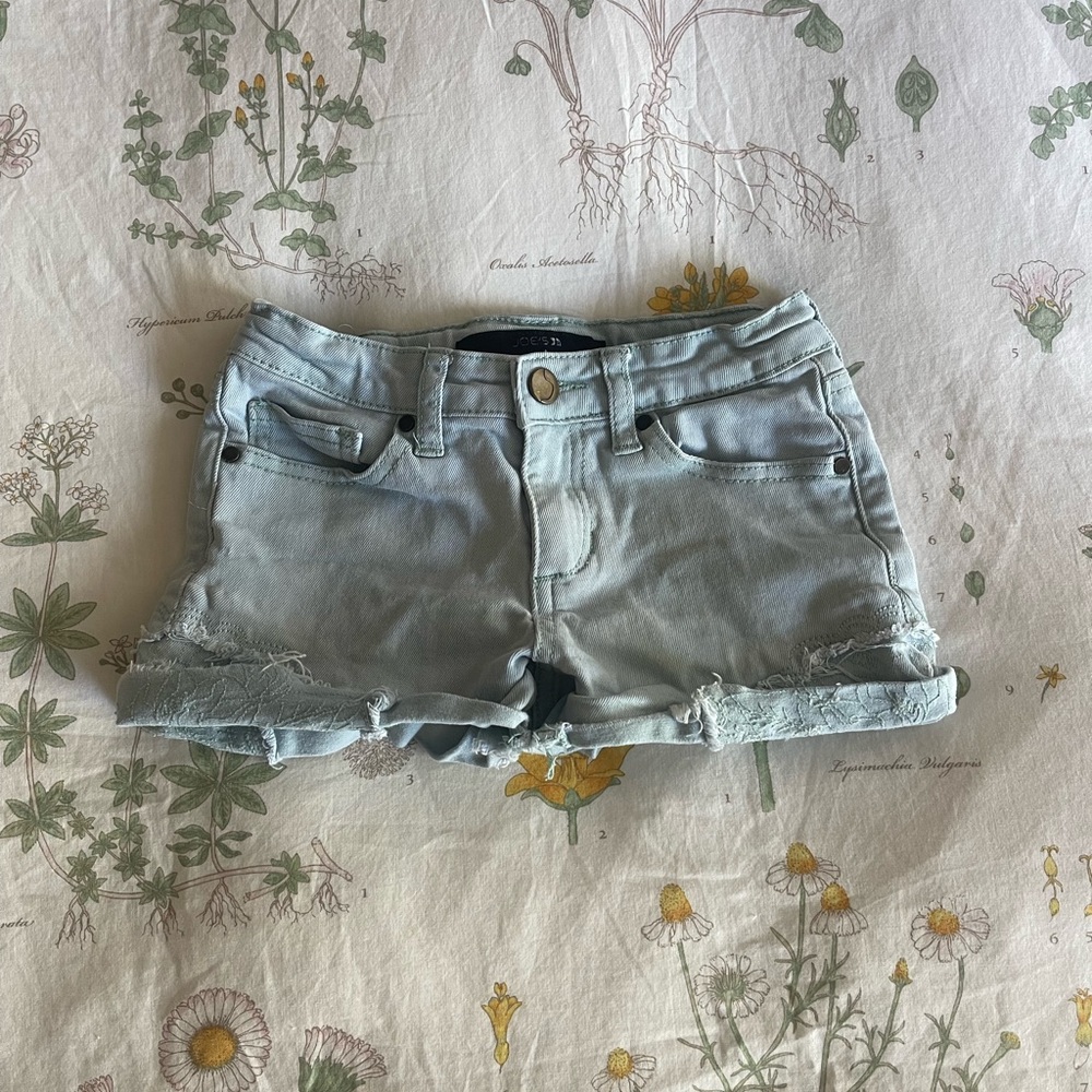 girl’s teal blue shorts